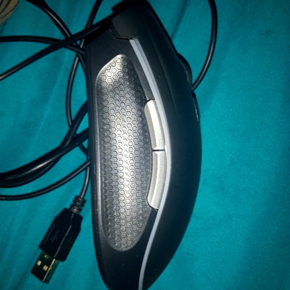 Zeus E2 Gaming Mouse iBuyPower Sleek Black And Silver Design DPI - Picture 3 of 4